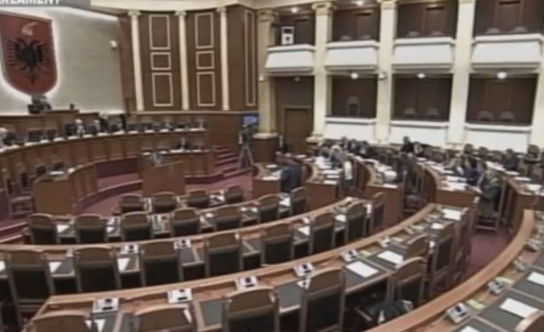 Braçe interpelancë me Peleshin: Ministria e Bujqësisë i dha pronat fisit Balili