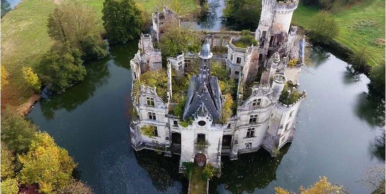 7500 të huaj bëhen bashkëpronarë të një kështjelle në Francë