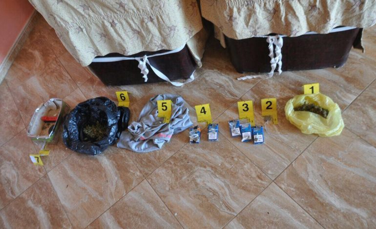 LEZHE/ Dhunonte gruan dhe i gjendet drogë në banesë, e pëson keq 36-vjeçari