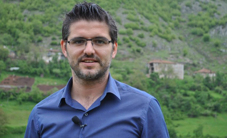 Gazetari Marin Mema së shpejti i jep fund beqarisë!