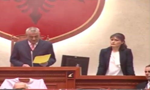 Detaje/ Prokuroria rrethohet nga Garda, Arta Marku pas betimit niset me urgjencë drejt Shkodrës