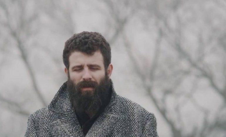 Kresha ia arrin qëllimit. Bëhet identik si Adem Jashari (FOTO)