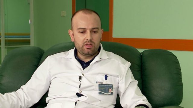 Mjeku nuk pranon të shkojë në Peshkopi: Unë më të lehtë e kam të mësoj gjermanisht, se sa gegërisht