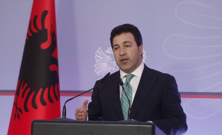 Qumështi me substanca kancerogjene, reagon Peleshi: Siguria ushqimore nuk është perfekte