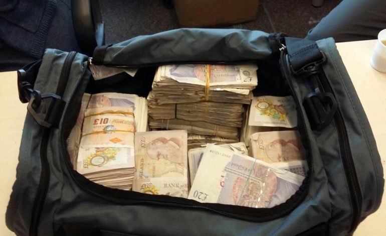 Çunat po ktheheshin nga Londra me “xhepat plot”, por “Pepinot” e Barit i bëjnë gjëmën