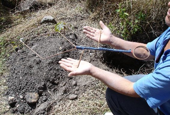 Shikoni çfarë metode përdorin kompanitë e ujit për të zbuluar burimet nëntokësore