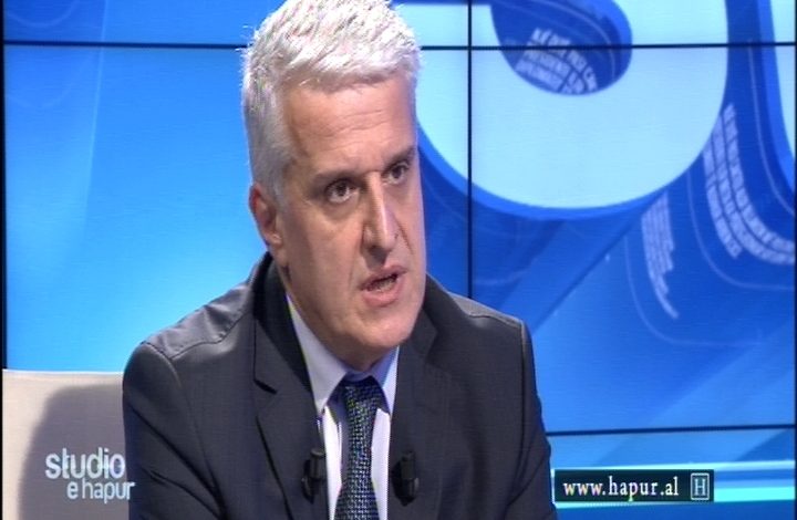 Përmbytjet në autostradë/ Majko rrëfen orët e ankthit kur familjen e kishte të bllokuar në vendngjarje