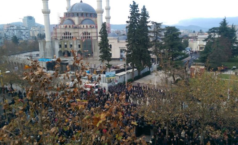 KUNDËR KRYEPROKURORIT/ Tensioni në protestën e opozitës, policia arreston 5 persona