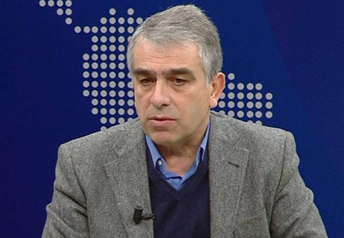 Pëllumb Xhufi: Grekët duan varrezat? Të na kthejnë njëherë pronat e çamëve