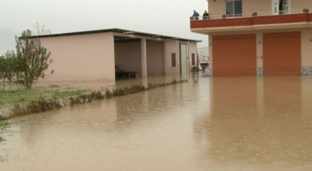 PËRMBYTJET/ Situata në Fushë- Krujë përkeqësohet, banorët refuzojnë të braktisin shtëpitë
