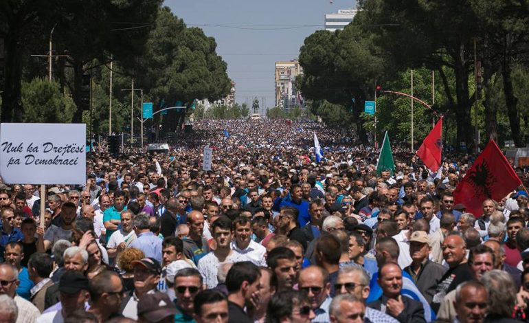 PROTESTA E OPOZITËS/ Policia e Tiranës njofton: Ja ku nuk do të lejohet qarkullimi i mjeteve
