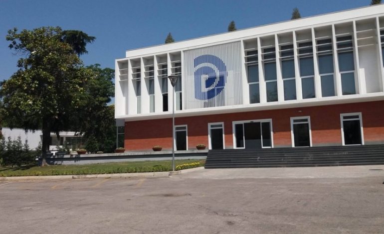 Protestat/ Basha nis mbledhjen e grupit parlamentar të PD, mungon Berisha