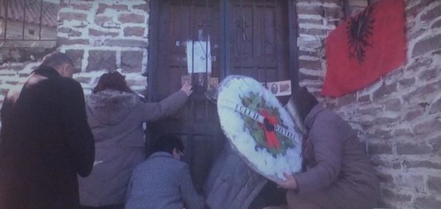 Besimtarët protestë kundër kishës në Përmet: Ka ndërmarrë veprime antishqiptare, ja lidhja me Greqinë
