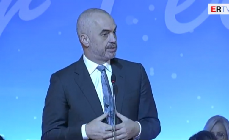 VIDEO/ Rama në mbrëmjen e fundvitit me arsimtarët: Rritje pagash për mësuesit