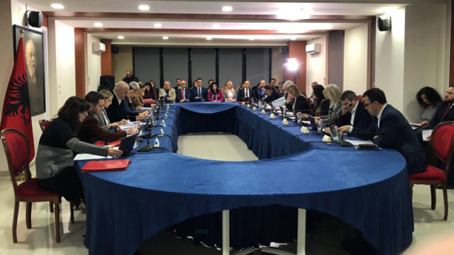 MBLEDHJA E QEVERISË/ Ja ku pritet të mblidhet Kabineti javën e ardhshme