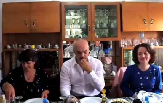 Rama mbledh për drekë ministrat dhe deputetët e PS-së