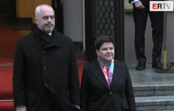 Pas Brukselit, Rama vizitë zyrtare në Poloni (VIDEO)