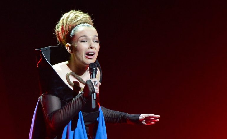 (FOTO) Eugent Bushpepa fitoi në RTSH, por shihni reagimin e Rona Nishliut