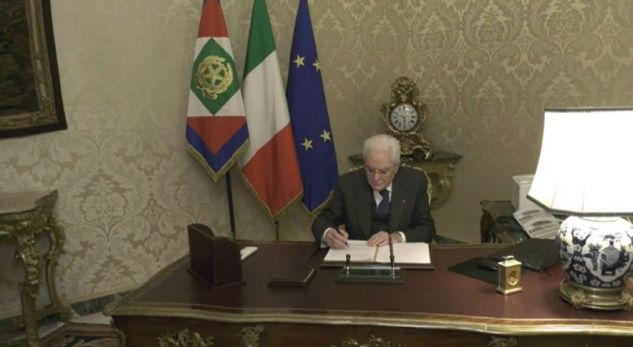 Italia drejt zgjedhjeve, Presidenti shpërndan Parlamentin