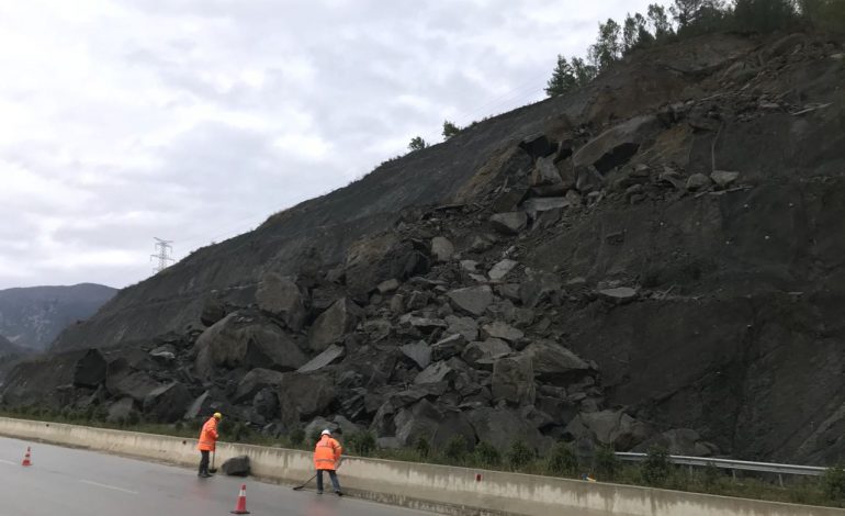 Rrëshqitje të masivit shkëmbor, flet kreu i ARRSH, sqaron kur do të zhbllokohet aksi Elbasan-Tiranë