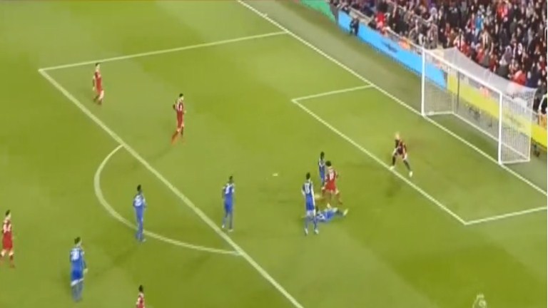 (VIDEO) Liverpool barazon shifrat ndaj Leicester, Salah ‘luan’ me mbrojtësit