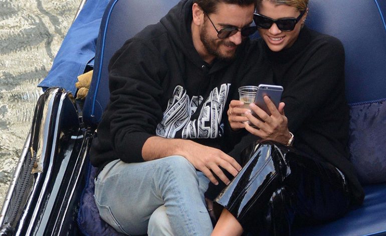 Kjo aktore u bë shkak për ndarjen e çiftit Kardashian. Kapen mat duke u puthur në Venecia (FOTO)