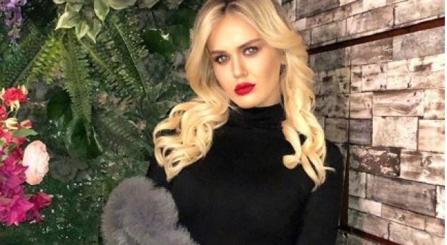 Kejvina ndez rrjetin, shikoni çfarë bën para pasqyrës (FOTO)