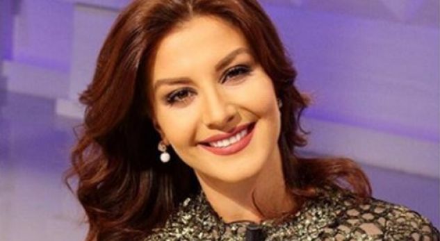 Floriana Garo me bikini dhe pa pikë grimi, shtatzënia e ka ndryshuar krejtësisht