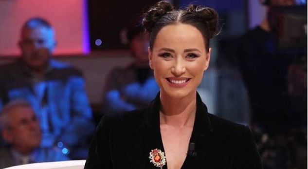 Albana Osmani kthehet me ish-in e saj dhe jua prezanton të gjithëve