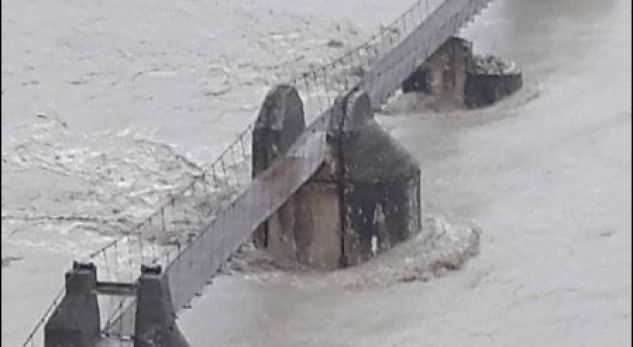 Vjosa rrezikon të përmbysë familjet në Tepelenë (Video)