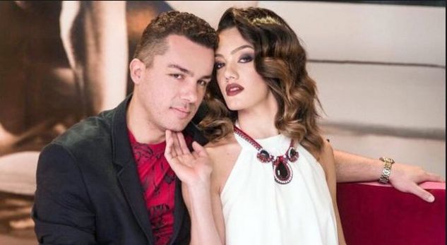 Klaudia e uronte Albin plot dashuri një vit më parë, Nëna e saj: U plakshi bashkë…