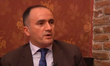TESTI I INJORANCES/ Kur një zv.ministër shqiptar do që të bëjë si i zgjuar, por... (VIDEO)