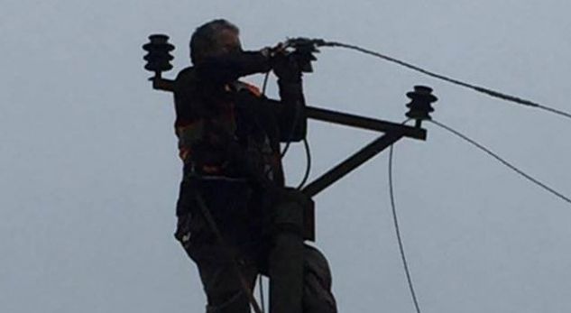 Humbi jetën në krye të detyrës gjatë përmbytjeve, familjarët e elektricistit kërkojnë ndihmë