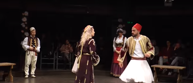 Regjisori amerikan Anderson shqiptarizon Shekspirin