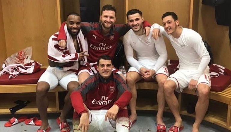 Sead Kolasinac në krah të Xhakës e Mustafit: Me shqipet (FOTO)
