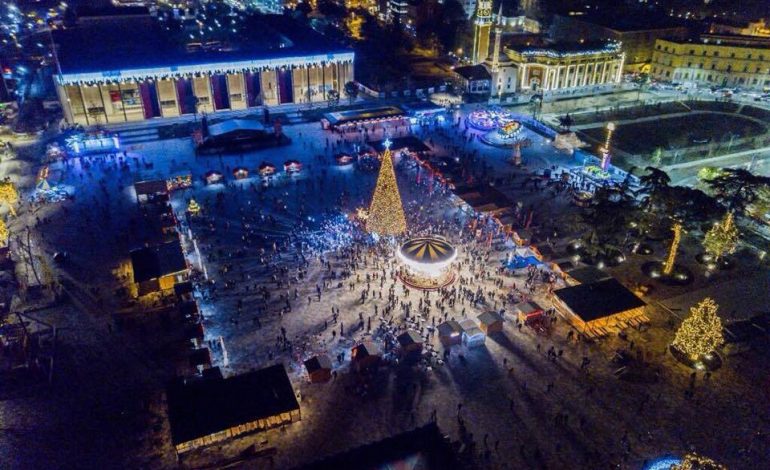 Çfarë ofron sheshi “Skënderbej” në këto ditë festash (FOTO)