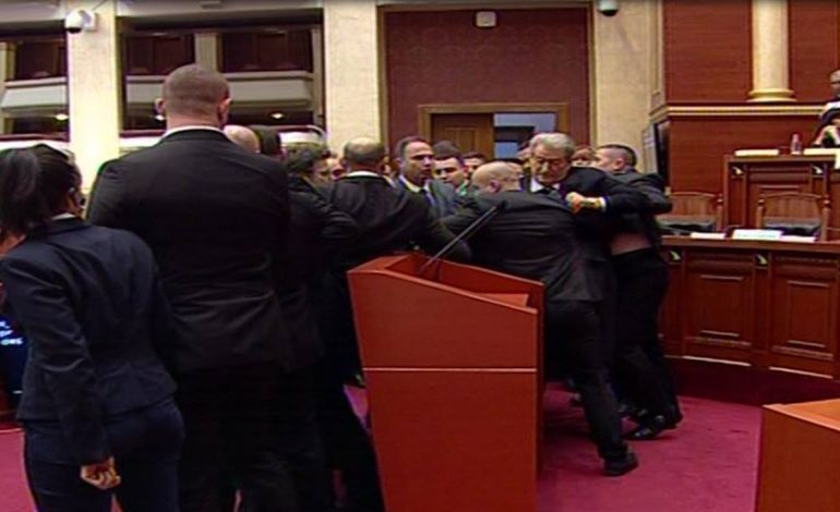 Berisha: Rama urdhëroi gardistët të më rrihnin, kryehorri është i sëmurë psiqik që e ka kokainën ilaç