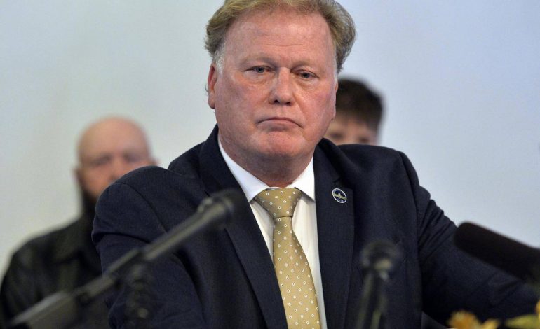 Gjendet i vdekur politikani i njohur, ishte akuzuar për ngacmim seksual