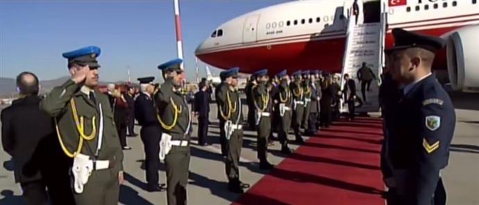 FOTO/ Gati takimi historik pas 65 viteve, Erdogan ka mbërritur në Athinë (programi i plotë i vizitës)