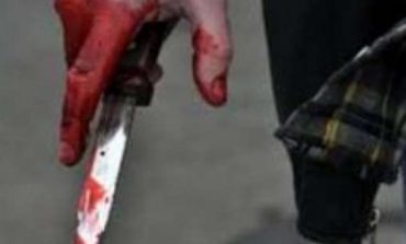 Sherr me thika mes dy të dehurve në Bulqizë, plagoset 27-vjeçari