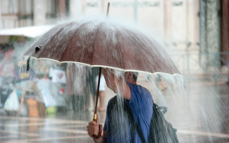 Shtrëngata shiu, rrezikohen pesë qarqe të vendit