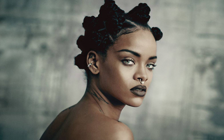 Publikohen fotot sekrete nudo të Rihannës, të cilat vetëm ajo i dinte