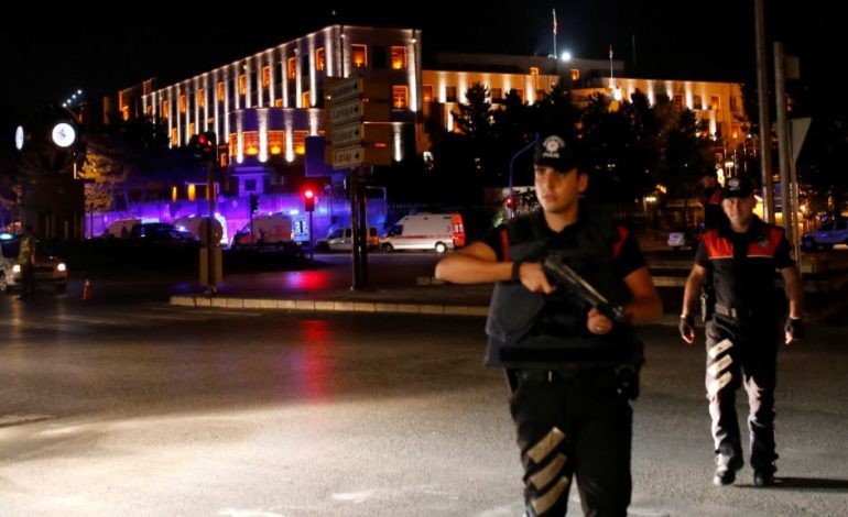 Ç’po ndodh në turqi?! Blindohet Stambolli, 500 policë në bastistje shtëpish. Arrestohen 29 persona