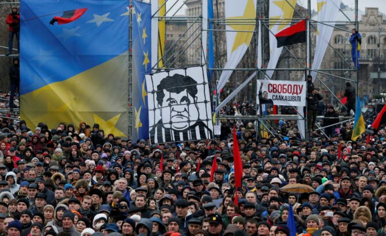 Mijëra vetë protestojnë në Ukrainë/ Kërkohet lirimi i Saakashvilit