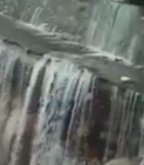 HORRORI/ Shembet një tjetër urë në Krujë, uji merr çdo gjë që gjen përpara (FOTO + VIDEO)