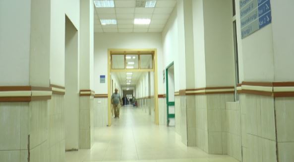 Çojnë beben me ulërima në spital, mjekët shokohen nga shenjat. Shqiptari sherr me gruan në pavijon
