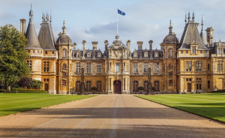 Shtëpitë luksoze dhe jetët magjepsëse të aristokratëve modernë të Britanisë
