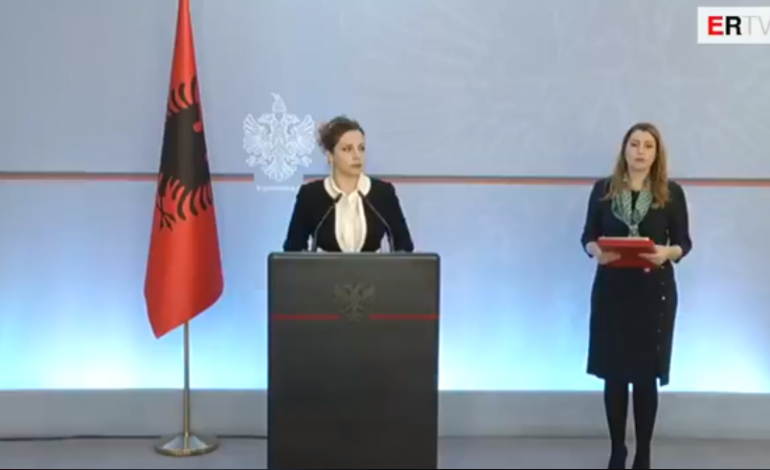 VIDEO/ Qeveria “zgjidh qesen” miraton shpërblimet për Vitin e Ri. Ja kush janë përfituesit