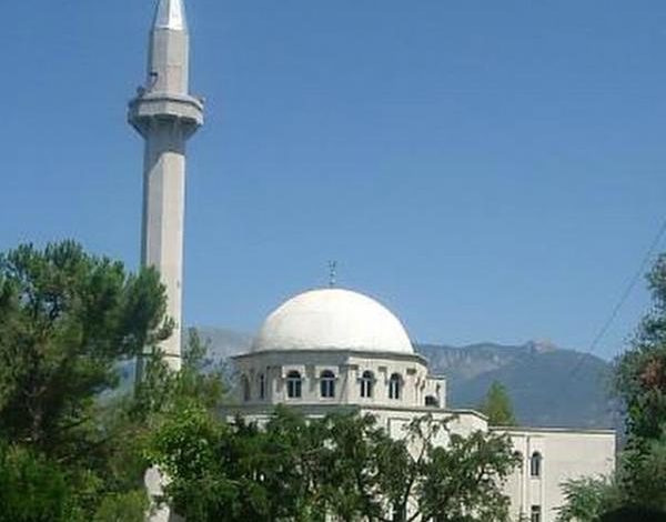 Moti i i keq/ Rrezikon të shembet Xhamia e vjetër në Mat