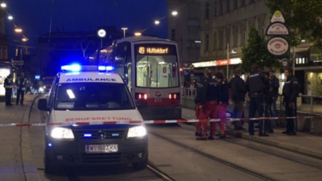 Shqiptari thikë gruas, i merr makinën dhe… Policia alarmohet, rrethon kopshtin e fëmijëve